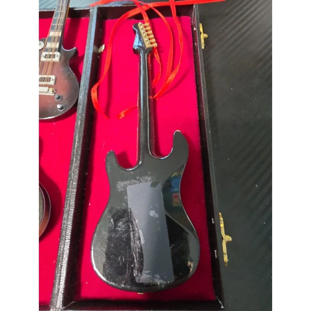 **Must See**Lot Of 3 Miniature Guitars - Picture 2 of 7